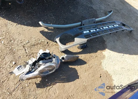 2023 Ford Bronco Black Diamond z USA, uszkodzony, nr VIN 1FMEE5DP6PLB74512